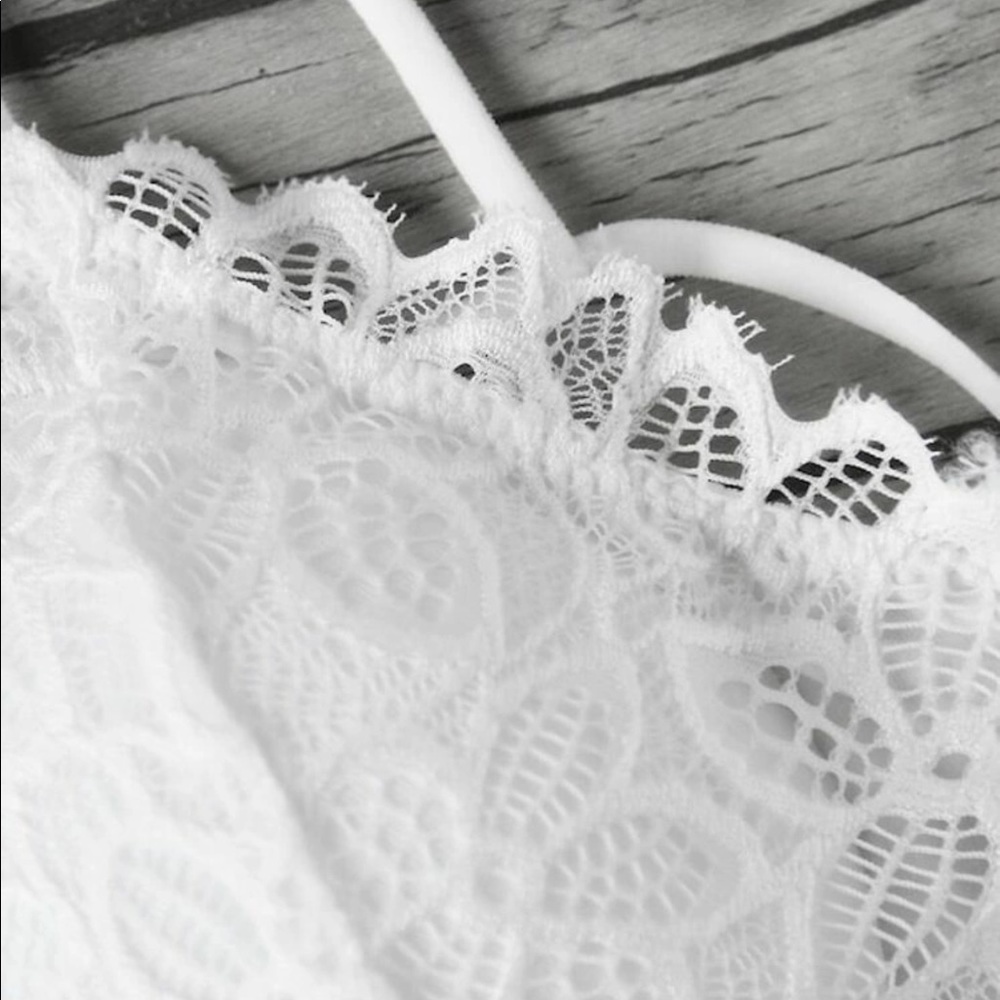 PLUS SIZE WHITE FLORAL LACE BRALETTE - Picture 4 of 5